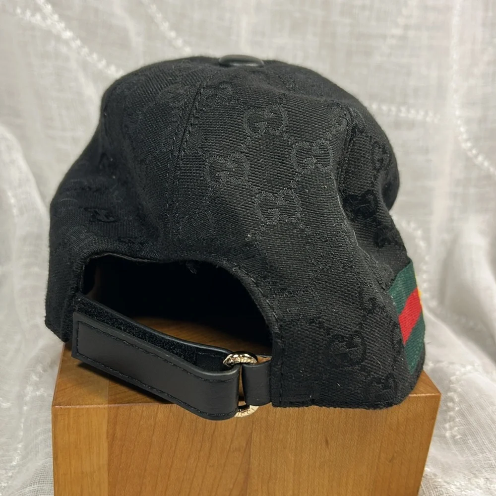 Gucci Authentic canvas leather double lined Baseball cap with bee embroidery